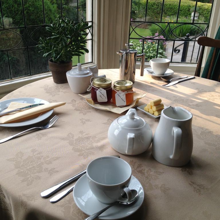 בורי Rostrevor Hotel - Guest House מראה חיצוני תמונה